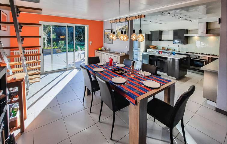 Acogedor apartamento con WiFi, TV, aparcamiento y jardín cerca de Plage de Kerfany in Moëlan-sur-Mer, Region de Quimper