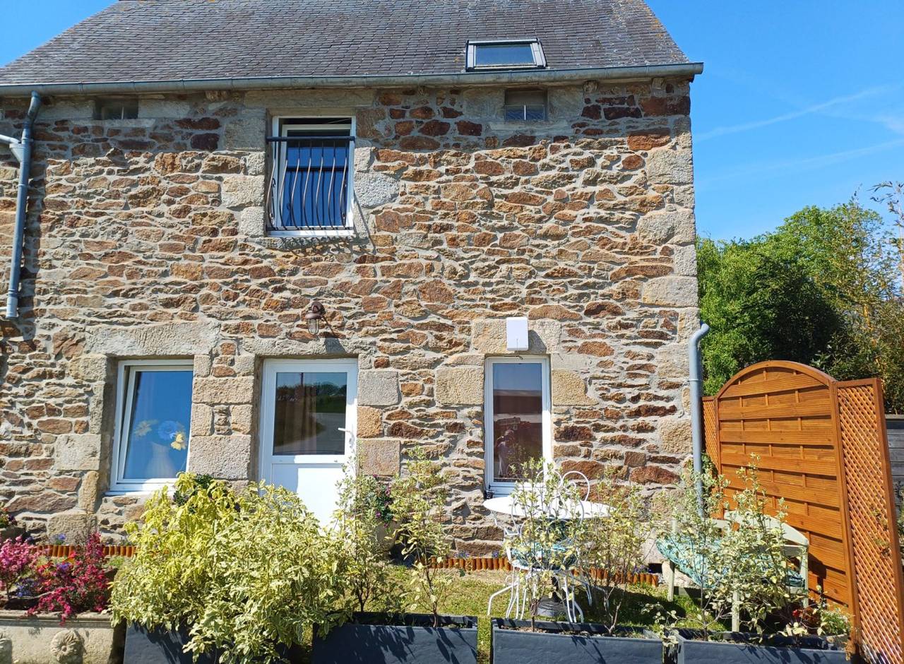 Charmant cottage au centre de la Côte d'Émeraude in Pluduno, Région de Dinan
