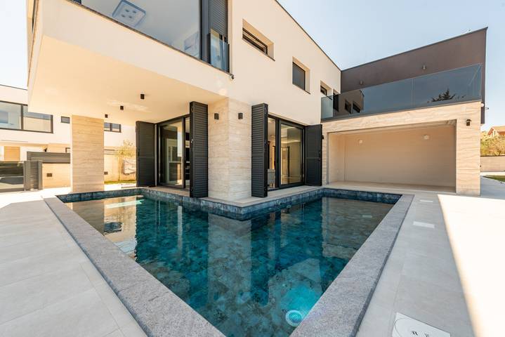 Villa pour 8 personnes, avec Balcon/Terrasse et Piscine dans Vir - 3