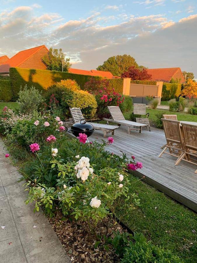Location de vacances pour 3 personnes, avec terrasse et vue ainsi que jardin et piscine dans Ambrumesnil - 2