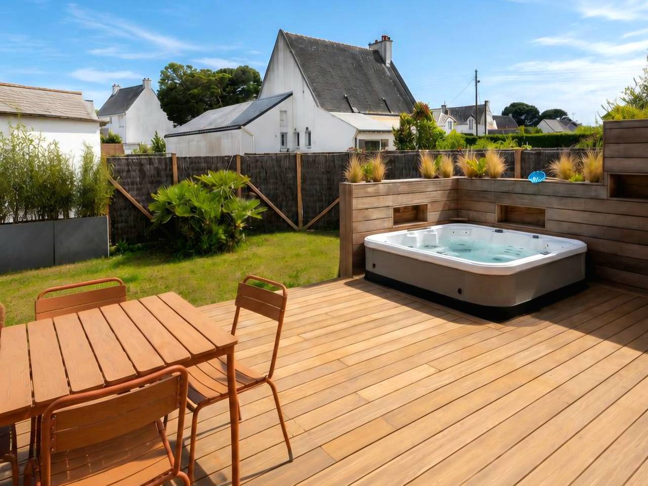 Maison Desmathi : terrasse avec jacuzzi, jardin, à Saint-Pierre-Quiberon in Saint-Pierre-Quiberon, Côte des Mégalithes