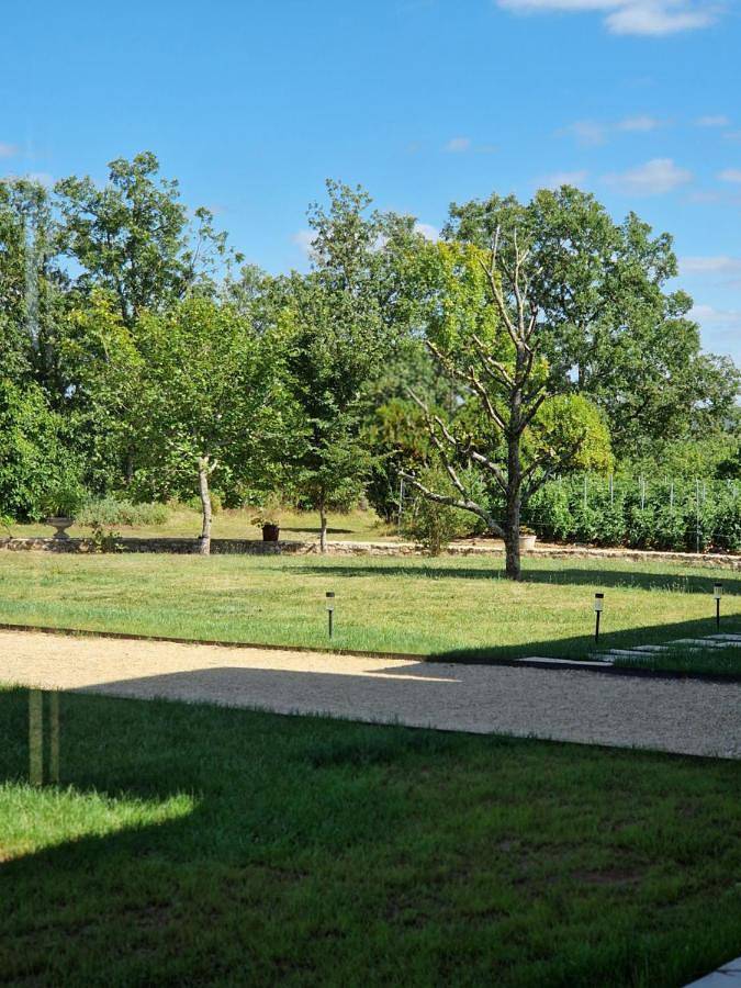 Gîte pour 2 personnes, avec terrasse et piscine ainsi que jardin et vue à Grézels - 2