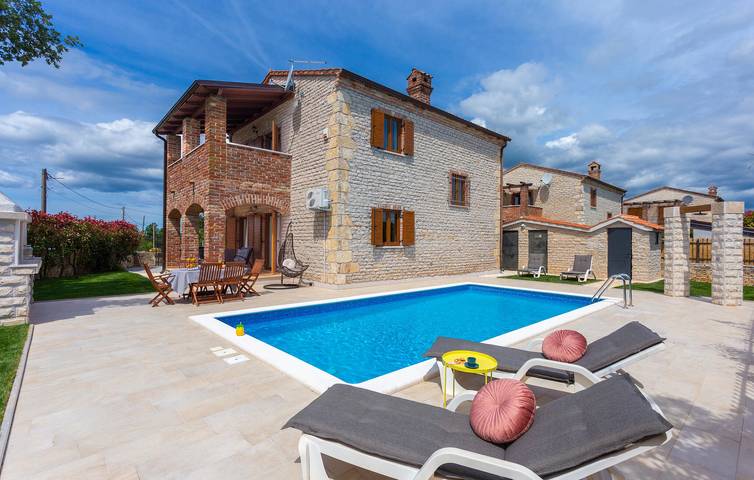 Ferienhaus für 6 Personen, mit Pool und Terrasse