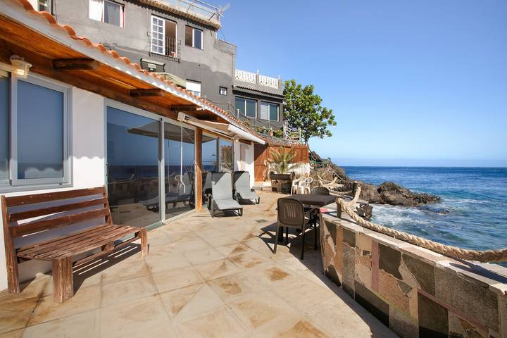 Apartamento entero, Casa de vacaciones 'La Terraza Del Mar' con vistas al mar, terraza y Wi-Fi in Costanera, Costa este de Tenerife