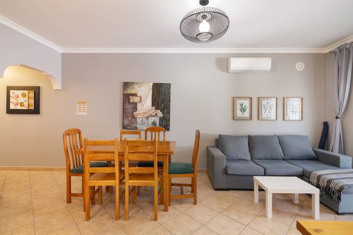 Ferienhaus 'Villa Mira Praia' mit Gemeinschaftspool, WLAN und Klimaanlage in Manta Rota, Vila Nova de Cacela