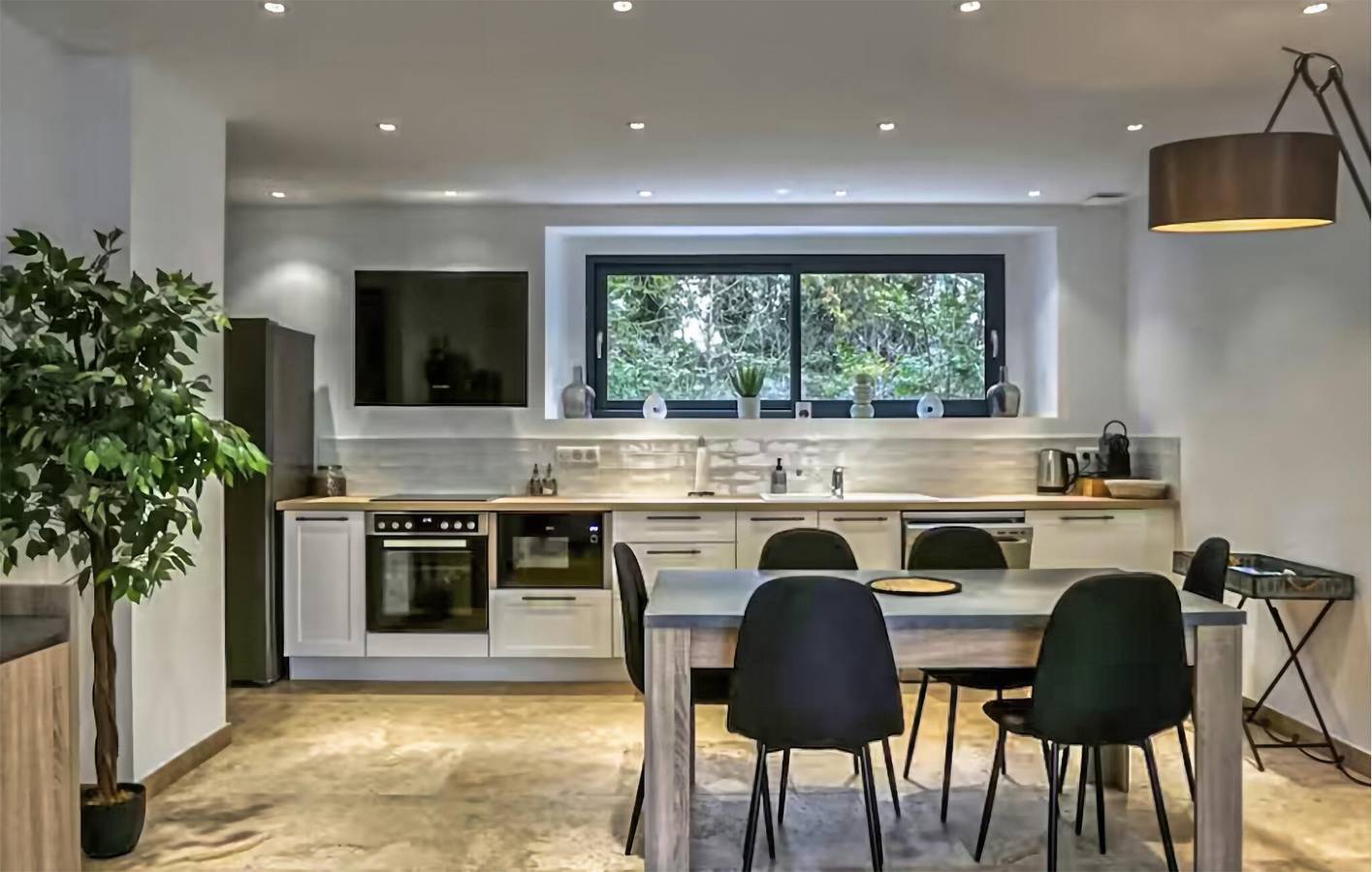 Apartamento con terraza, piscina y WiFi en Verquières in Les Paluds de Noves, Noves