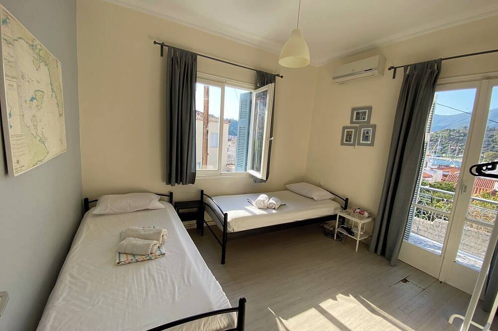 Island House in Poros Stadt, Poros