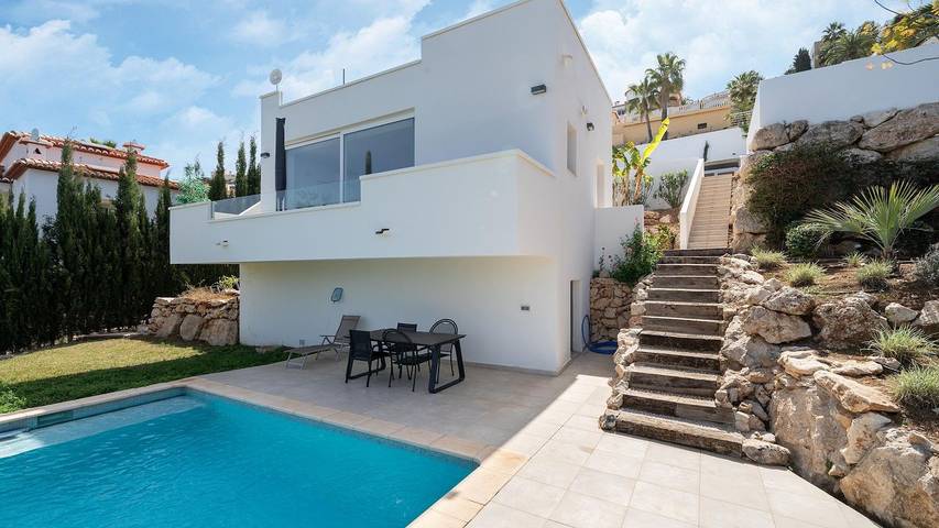 Apartamento para 2 personas, con balcón además de piscina y jardín en Pedreguer