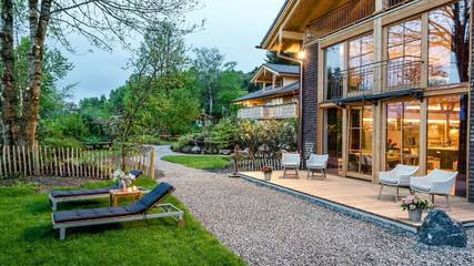 Ferienhaus für 9 Personen, mit Balkon und Pool sowie Garten und Sauna in Ofterschwang