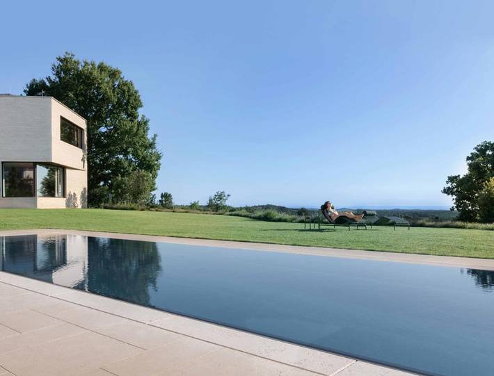Villa pour 10 personnes, avec piscine et vue ainsi que sauna et jardin à Barat