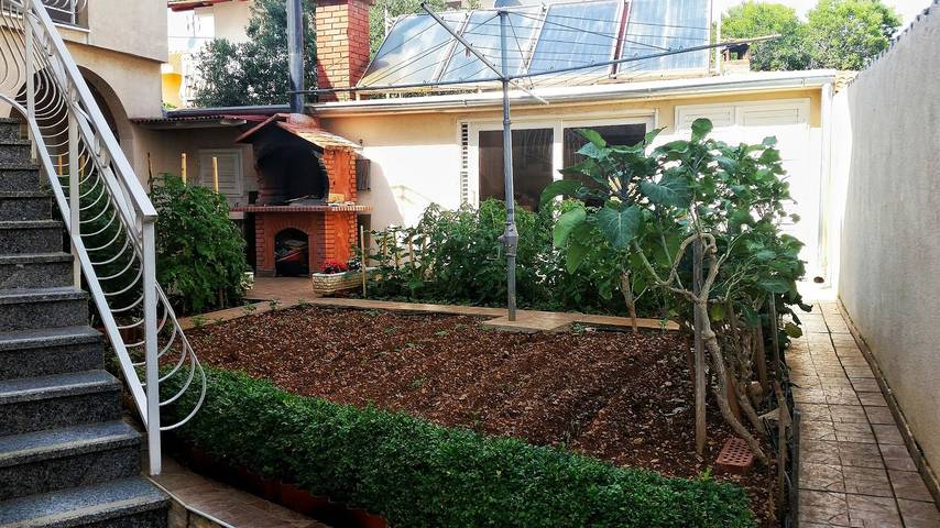 Ferienwohnung für 4 Personen, mit Balkon/Terrasse in Grad Šibenik - 2