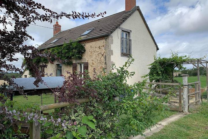 Gîte pour 5 personnes, avec terrasse et jardin, animaux acceptés à Saint-Priest-la-Marche