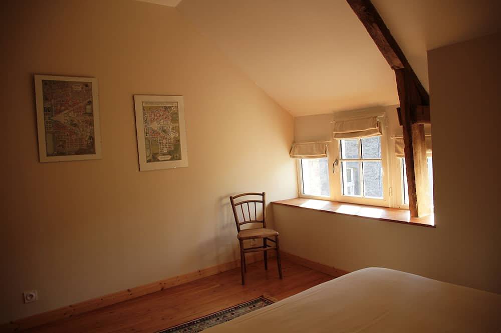 Vacances d'été. Charmant, cosy eco-gîte, ouverte, lumineuse. Bord de Rance. in Pleudihen-sur-Rance, Région de Dinan