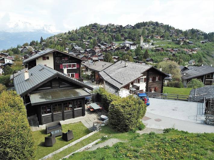 Chalet Mésanges n°11, Chalet nur wenige Schritte von den Seilbahnen entfernt in Chalais (Schweiz), Walliser Alpen