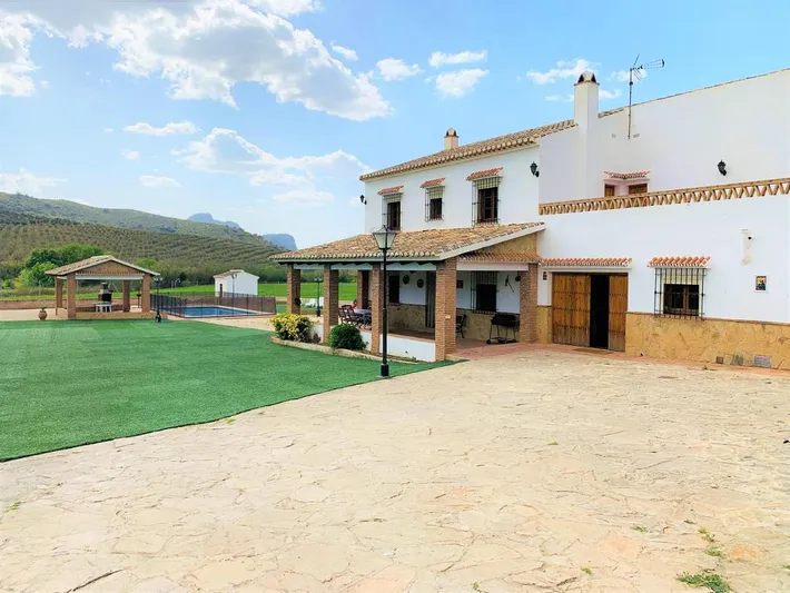 Casa de vacaciones para 16 personas, con vistas además de piscina y jardín - 1