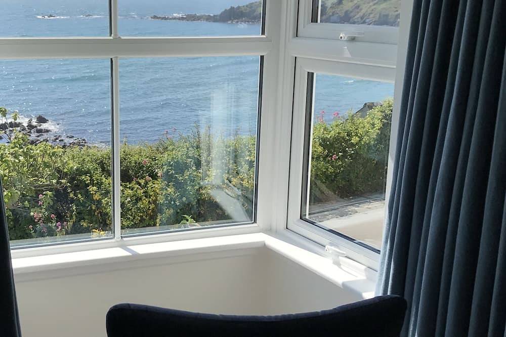 Herrlicher Meerblick, hell, luftig und geräumig, privater Parkplatz in Coverack, Cornwall