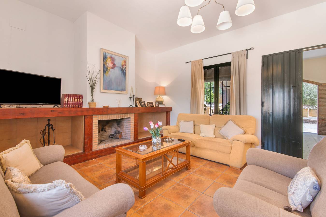 Villa 'Durán Esteban' con vistas a la montaña, Wi-Fi y aire acondicionado in Cantillana, Provincia de Sevilla