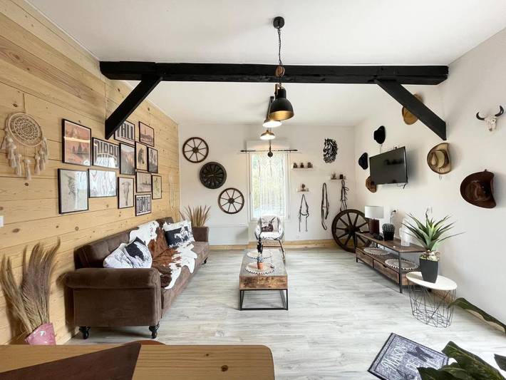 Gîte pour 2 personnes, avec vue et terrasse dans Moulins en Bessin