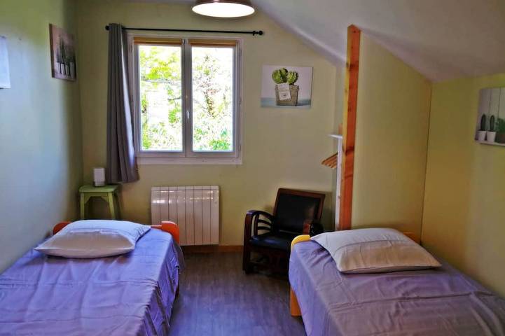Gîte pour 6 personnes, avec piscine ainsi que jardin et terrasse à Pau - 4