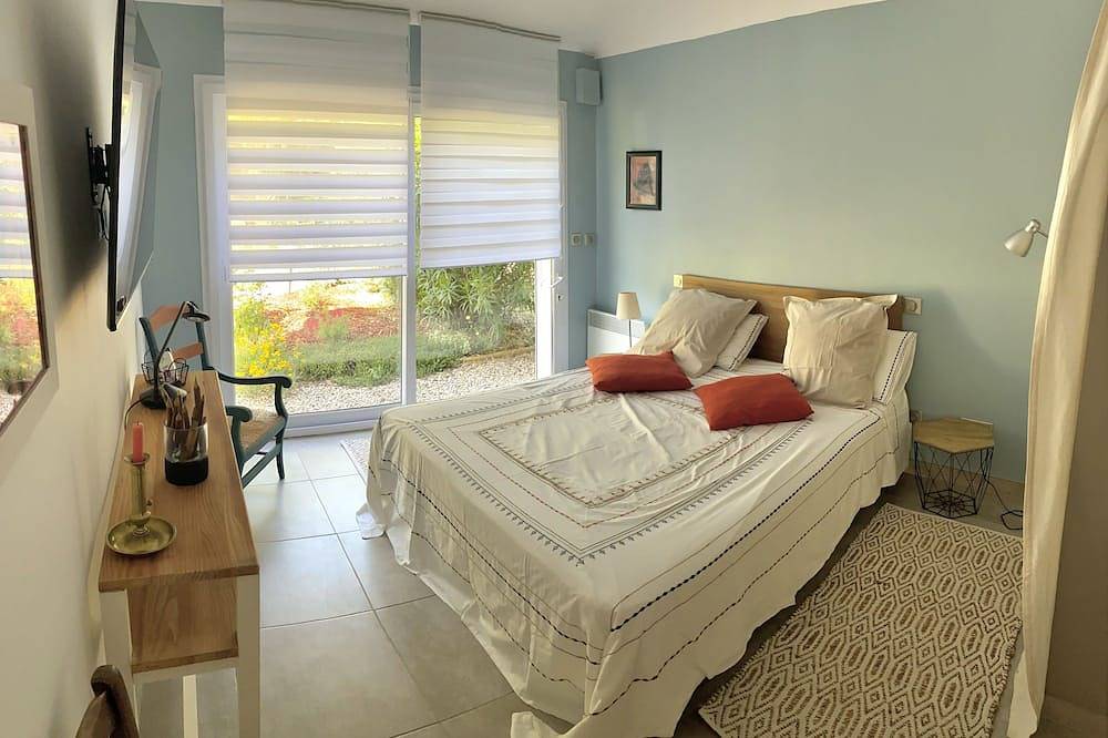 T2 ( partie de villa) indépendant, cosy,  au calme avec terrasse/jardin, parking in Lauris, Parc naturel régional du Luberon