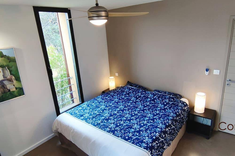 Contemporary villa in Le Barroux overlooking Mont Ventoux in Le Barroux, Parque natural regional del Mont Ventoux