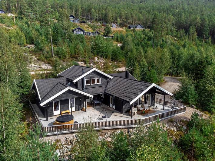 Feriehus for 9 personer, med balkong / terrasse og terrasse i tillegg til sauna i Vrådal