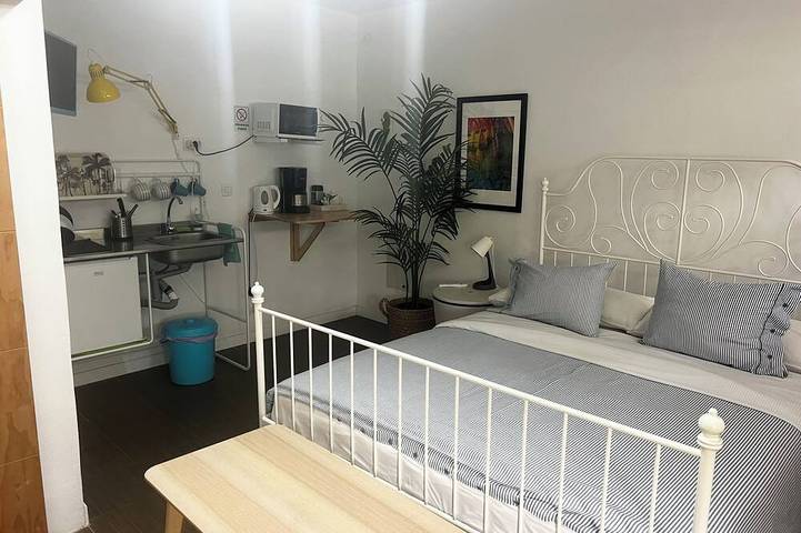 Cozy townhome in beautiful Bajamar with WiFi, AC in Bajamar, San Cristóbal de La Laguna