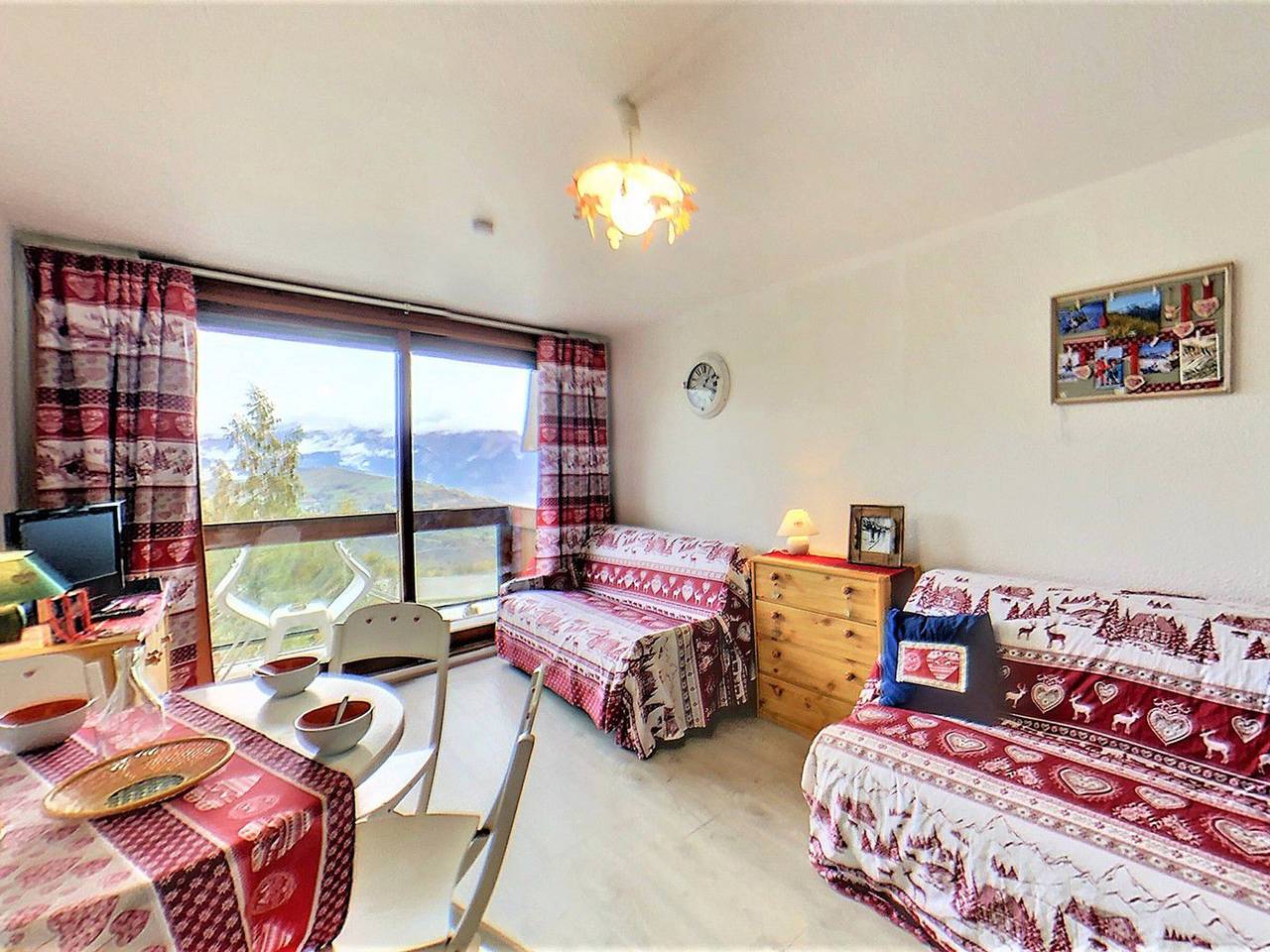 Studio entier, Studio confortable au pied des pistes avec balcon et Wifi gratuit in Le Corbier, Villarembert
