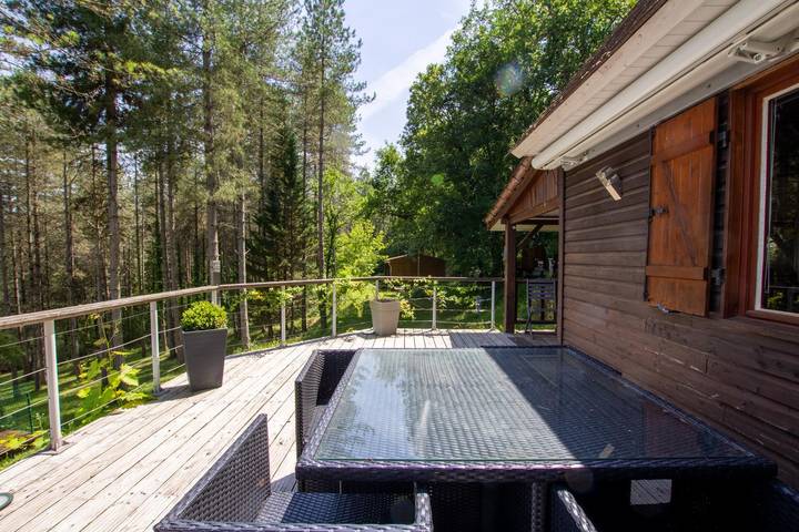 Cottage for 2 people, with garden and pool in Dordogne