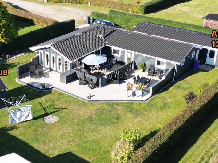 Ferieudlejning for 6 personer, med terrasse i Bogø