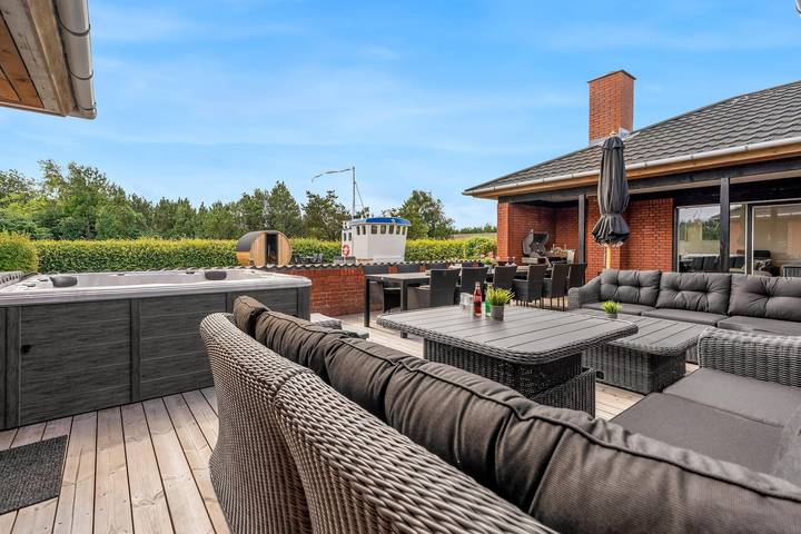 Renovated holiday home with outdoor hot tub and outdoor sauna in Thorup Strand in Thorup Strand, Jammerbugt