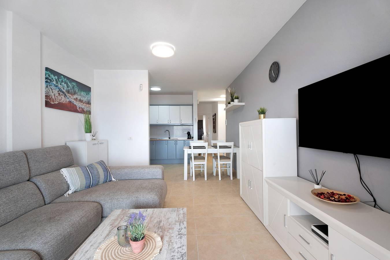 Apartamento entero, Apartamento de vacaciones 'Isabel Vista Sur' con vistas al mar, piscina compartida y Wi-Fi in Chayofa, Arona 