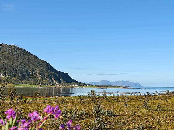 Vacation rental for 10 people, with Terrace and Yard in Lofoten