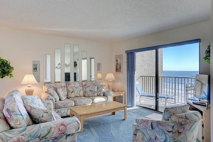 Vacation rental for 4 people, with balcony and pool in St. Pete Beach