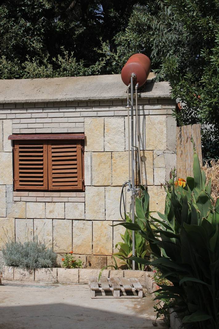 Ganze Wohnung, 2-Zimmer-Ferienwohnung mit Terrasse Zaboric, Sibenik -b in Žaborić, Šibenik-Knin