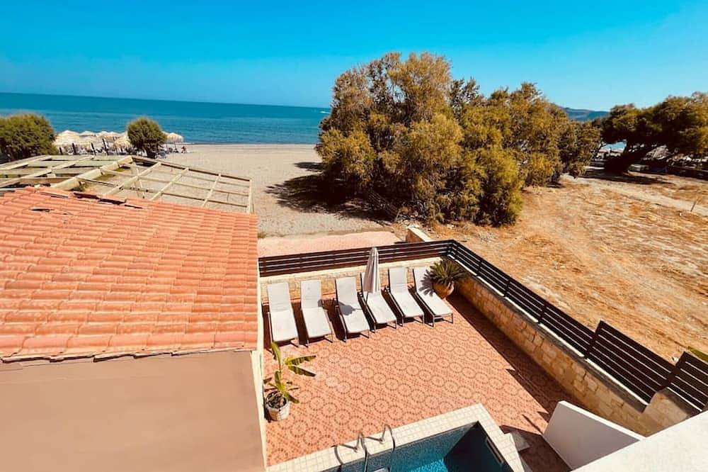 Nord Star Villa - 5meters to beach. Sleeps 7. in Platanias, Chania und Umgebung