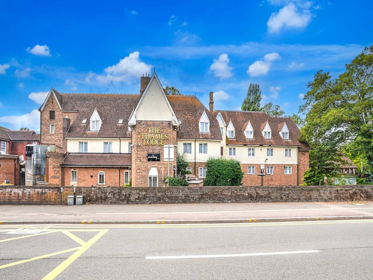 Twin Room with River View in Spelthorne, Colne Valley Park