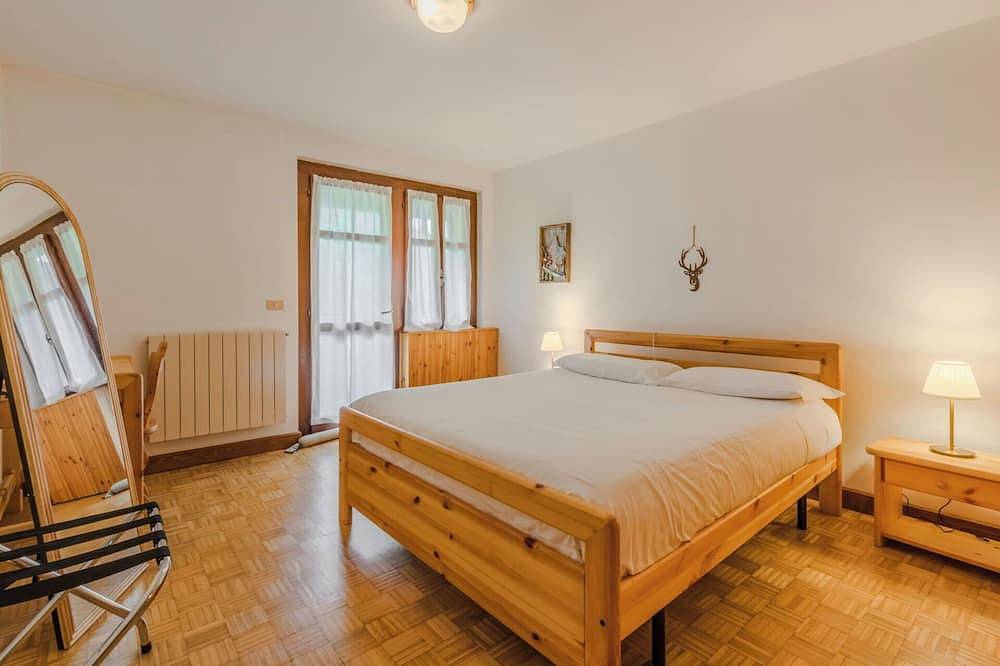 Ganze Wohnung, Schöne Wohnung für 4 Gäste mit  W-Lan, Tv und Innenhof in Sant'Antonio di Mavignola, Comune di Pinzolo
