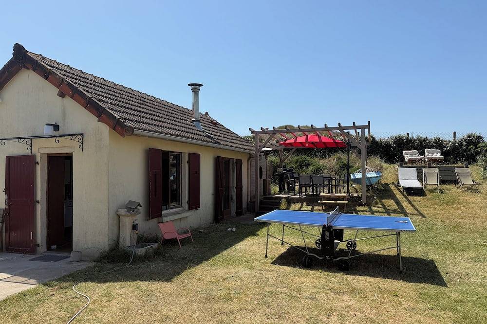 House 50 metres from Surtainville beach, view of the dunes and direct access on foot in Surtainville, Côte de la Déroute