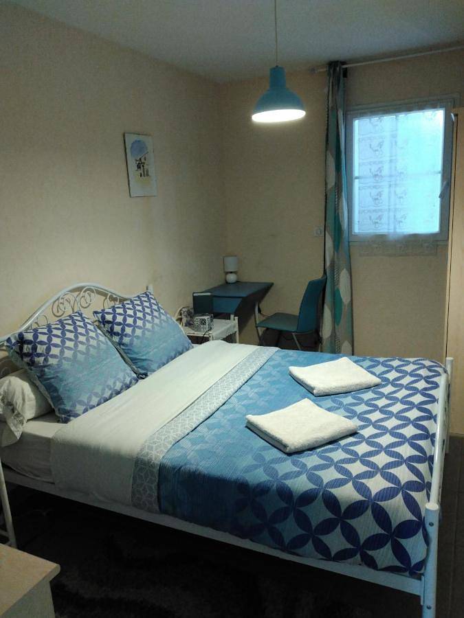 Double Room with Shared Bathroom in Marsac, Charente