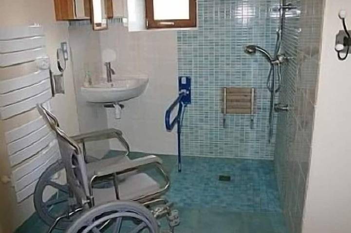 Gîte pour 8 personnes, avec terrasse et jardin à Ploubezre - 3