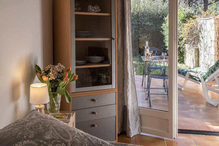 Ganze Wohnung, In einer herrlichen 2-Personen-Studio-Villa mit Terrasse und Garten in Saint-Paul-de-Vence, Mittelmeerküste (Frankreich)
