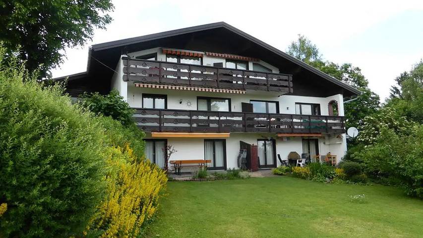 Ferienwohnung für 5 Personen, mit Sauna und Whirlpool sowie Balkon und Garten