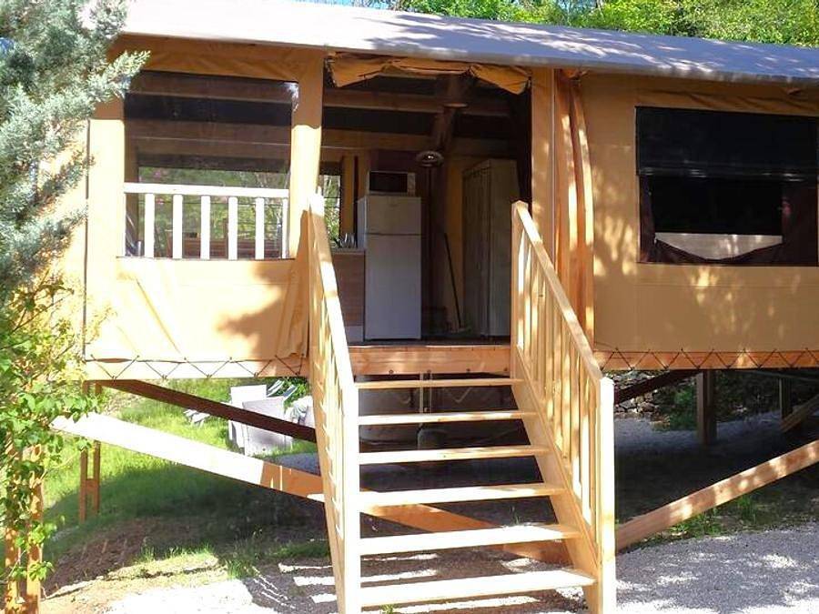 Camping Les Princes D'Orange - Ciela Village - Tente 5 personnes - Tente Ciela Nature Lodge Spa - 3 chambres - Cuisine équipée - Salle de bain in Orpierre, Région de Gap