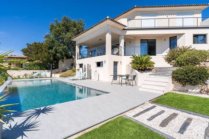 Geräumige Villa, Pool, Meer- und Bergblick, 4 Schlafzimmer, 8 Schlafplätze in Les Adrets-de-l'Estérel, Massif de l'Esterel