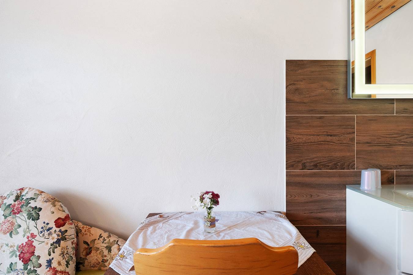 Ganze Wohnung, Ferienwohnung 'Sonnenwinkel' mit Bergblick, Gemeinschaftsgarten und Wlan in Furtwangen, Südschwarzwald