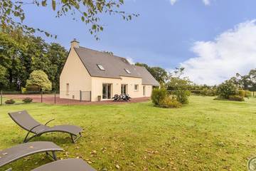 Gîte pour 12 personnes, avec jardin à Yvetot-Bocage