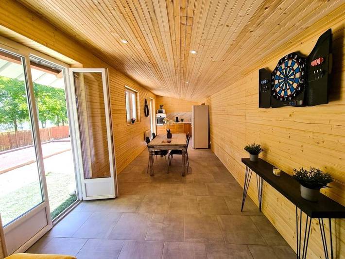 Gîte pour 4 personnes, avec vue ainsi que vue sur le lac et jardin à Tosny