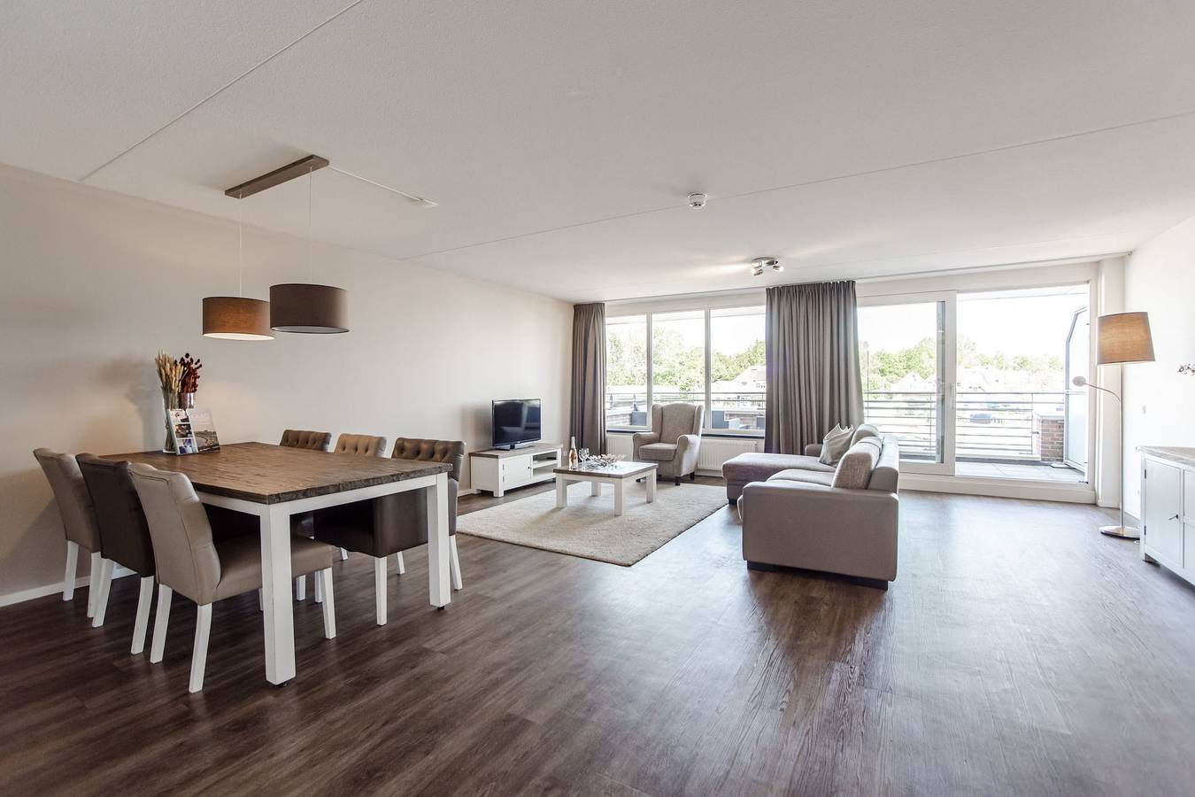 Ganze Wohnung, Geräumige und luxuriöse Wohnung im ersten Stock mit Balkon in Warmond, Niederländische Nordsee