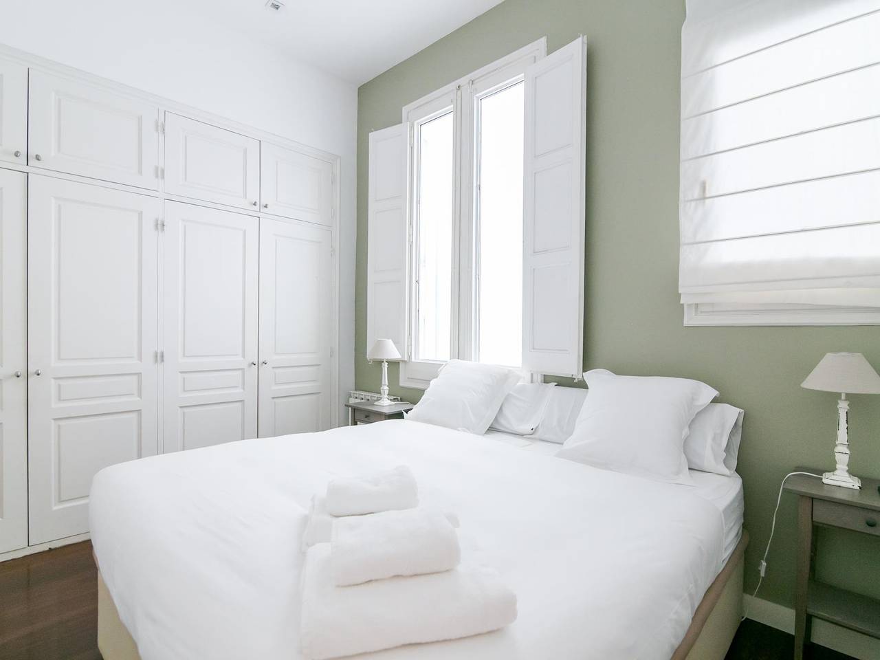 Apartamento vacacional entero, Apartamento De 3 Dormitorios Con Terraza in Centro Barcelona, Barcelona